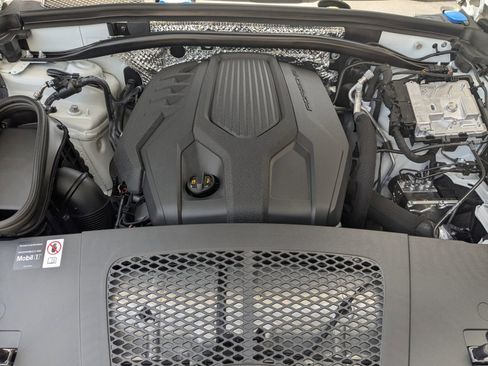 Used 2025 Porsche Macan image 29