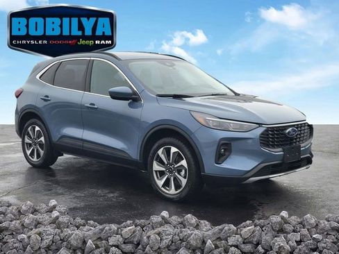 Used 2025 Ford Escape Platinum image 2