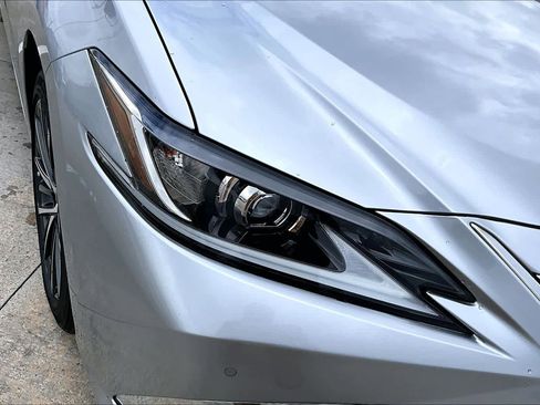 Used 2025 Lexus ES 300h w/ Premium Package image 28