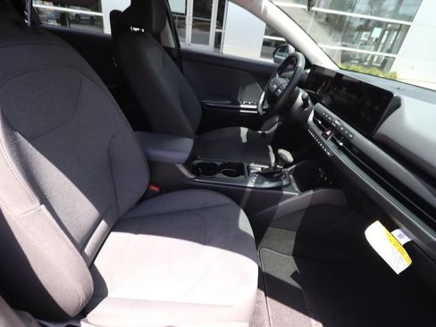 Used 2025 Kia K4 FWD image 12