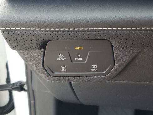 New 2026 Volkswagen Atlas SE FWD image 29