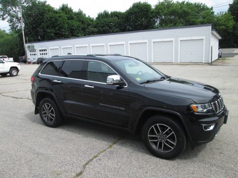 Used 2019 Jeep Grand Cherokee Limited AWD/4WD image 4
