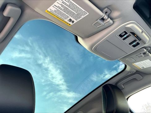 Used 2025 Ford Mustang Mach-E Premium image 13