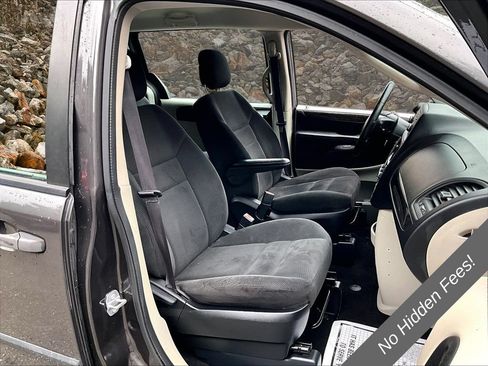 Used 2015 Dodge Grand Caravan American Value Package w/ UConnect Hands-Free Group FWD image 7