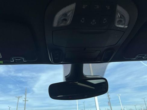 Used 2023 Chrysler Pacifica Limited w/ Uconnect Theater Family Group image 30