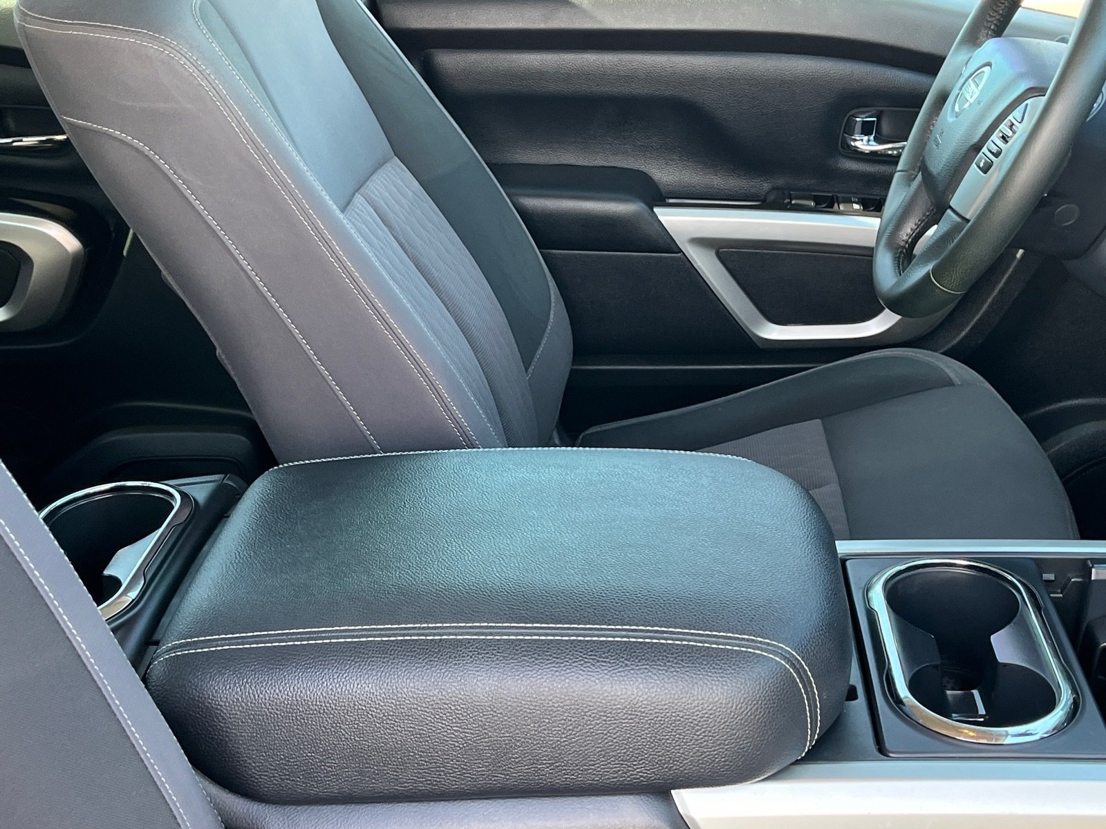 Used 2020 Nissan Titan SV w/ SV Convenience Package RWD image 10