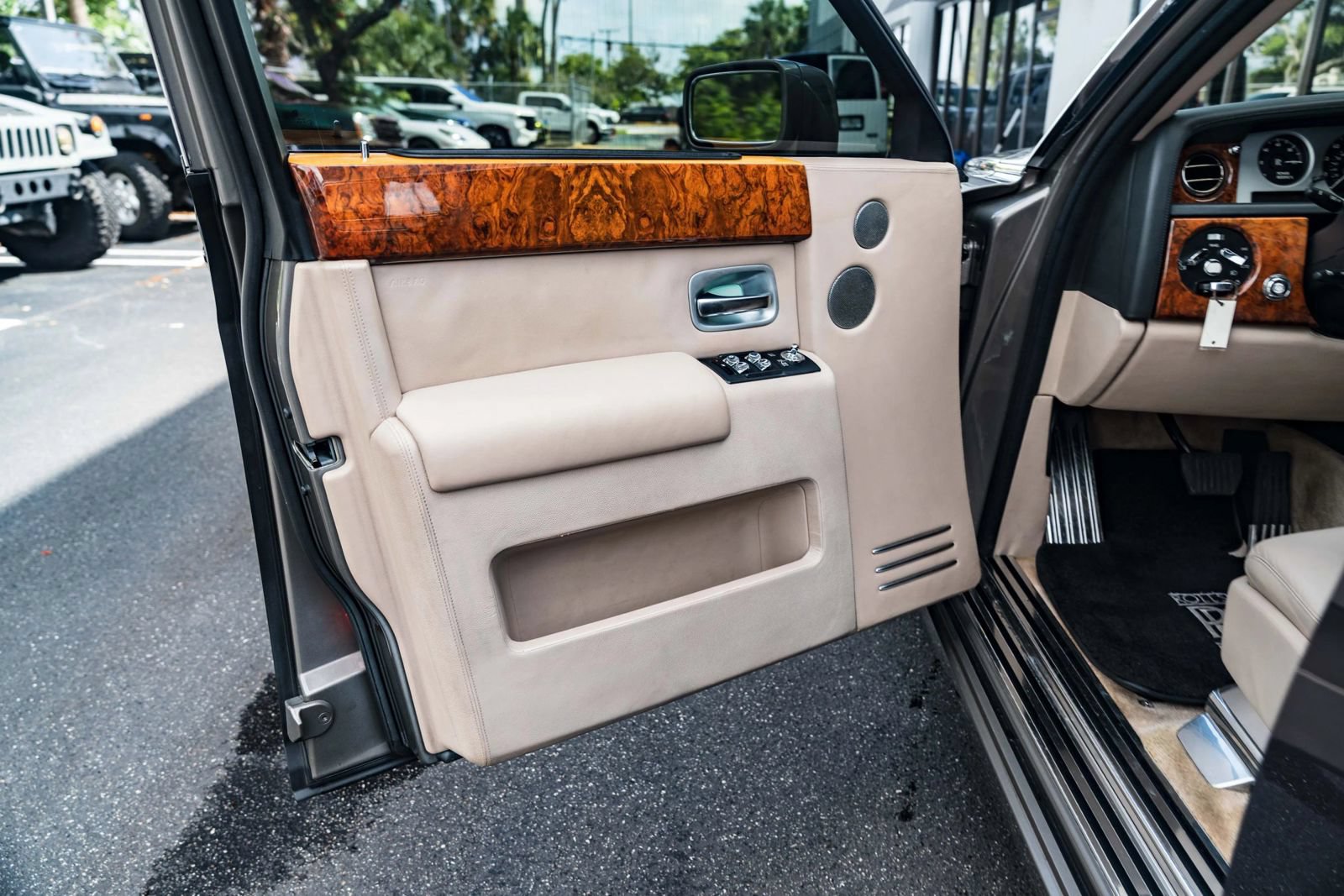 Used 2004 Rolls-Royce Phantom Sedan RWD image 22