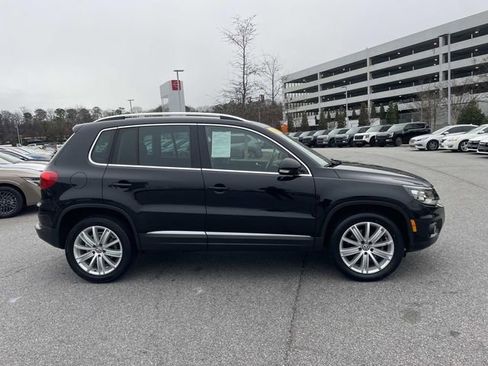 Used 2016 Volkswagen Tiguan SE image 2