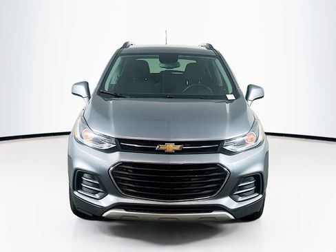 Used 2020 Chevrolet Trax LT image 2