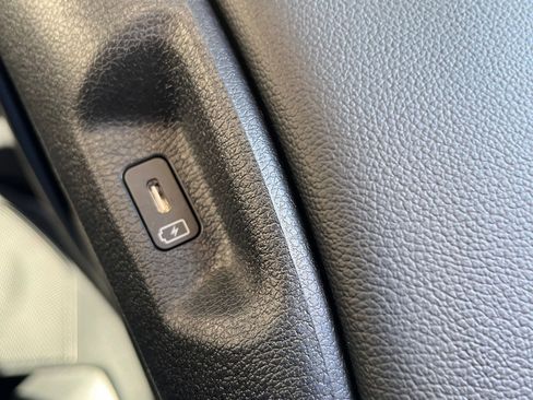 Used 2025 Kia Sportage EX image 24