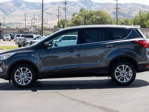 Used 2019 Ford Escape SE FWD image 3