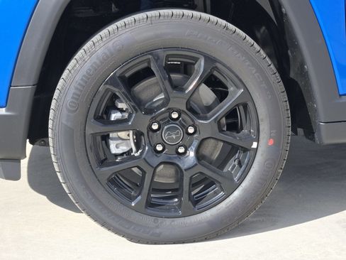 New 2026 Jeep Compass Latitude image 9