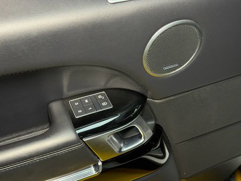 Used 2016 Land Rover Range Rover HSE image 38