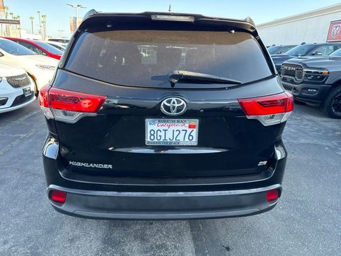 Used 2018 Toyota Highlander SE FWD image 16
