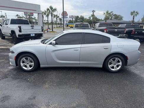 Used 2022 Dodge Charger SXT RWD image 5