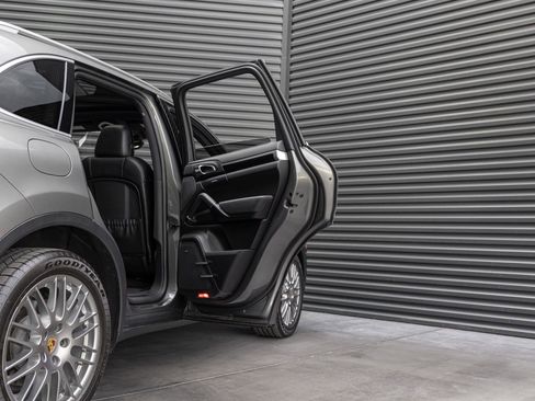 Used 2017 Porsche Cayenne S image 30