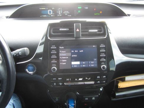 Used 2020 Toyota Prius XLE image 32