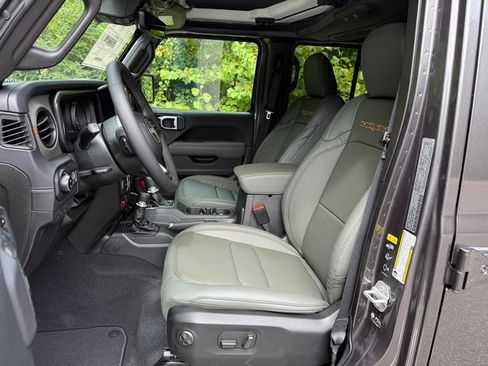 New 2025 Jeep Gladiator Mojave image 15