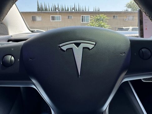 Used 2019 Tesla Model 3 Standard Range Plus image 16