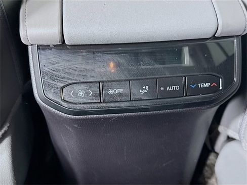 Certified 2025 Toyota Highlander Limited image 26