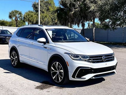 Certified 2022 Volkswagen Tiguan SEL R-Line image 2