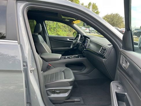 Used 2025 Volkswagen Atlas Cross Sport SEL image 36