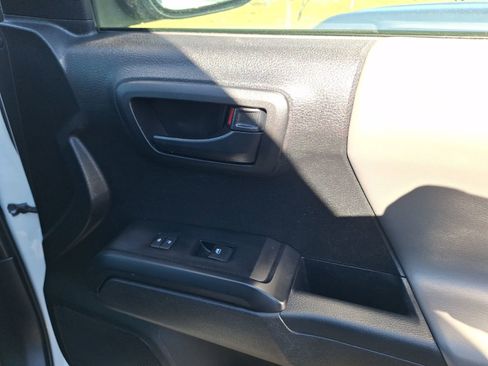 Used 2022 Toyota Tacoma SR image 33