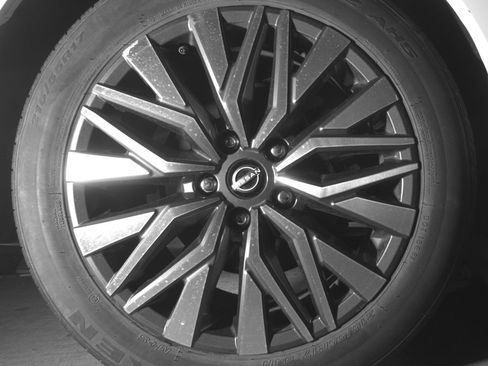 Used 2025 Nissan Altima 2.5 SV FWD image 15