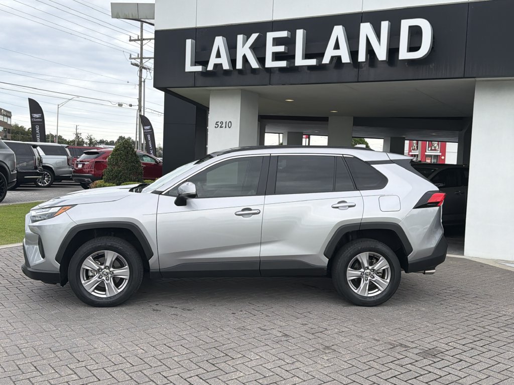 Used 2022 Toyota RAV4 XLE w/ Convenience Package FWD image 3