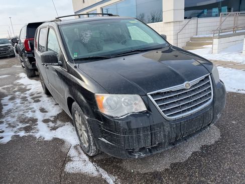 Used 2008 Chrysler Town & Country Touring image 19