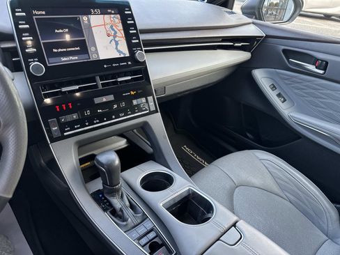 Used 2019 Toyota Avalon Limited image 24