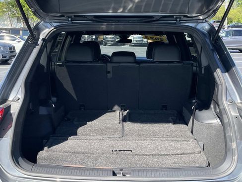 Used 2023 Volkswagen Tiguan SE R-Line image 10