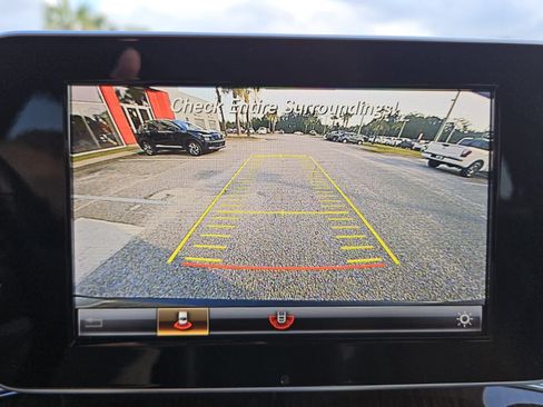Used 2019 Mercedes-Benz GLC 300 4MATIC image 9