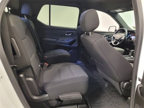 Used 2023 Chevrolet Traverse LT image 15