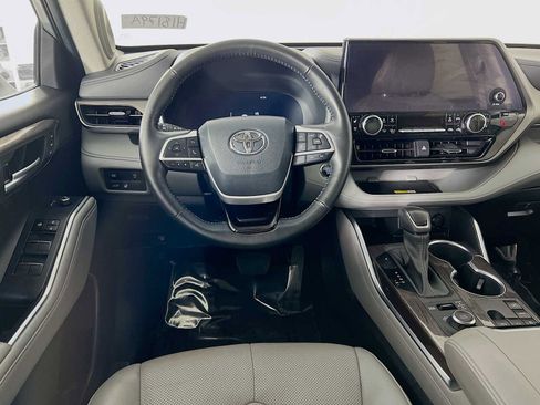 Used 2023 Toyota Highlander Limited AWD/4WD image 23