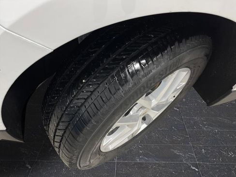 Used 2024 Chevrolet Equinox LT image 34