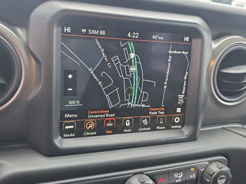 Used 2023 Jeep Wrangler Unlimited w/ Sun & Screen Package image 28