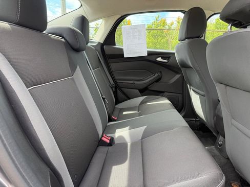 Used 2014 Ford Focus SE w/ SE Winter Package FWD image 10