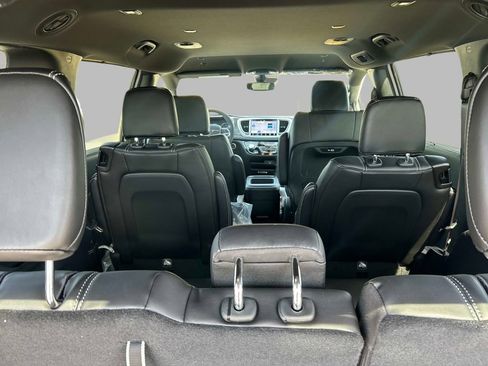 New 2026 Chrysler Pacifica Select AWD/4WD image 5