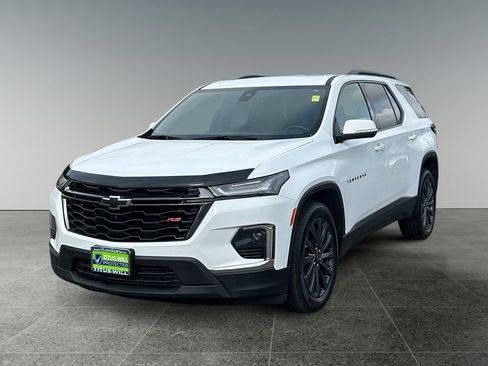 Used 2023 Chevrolet Traverse RS image 3