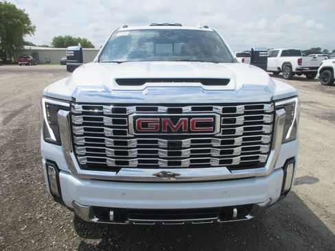 New 2026 GMC Sierra 2500 Denali w/ Denali Reserve Package AWD/4WD image 11