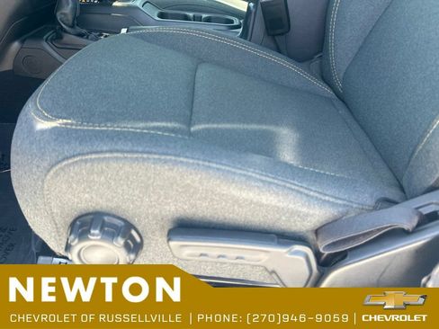 Used 2025 Jeep Gladiator Sport AWD/4WD image 6