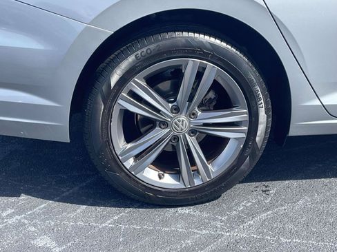 Used 2019 Volkswagen Jetta R-Line FWD image 9