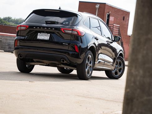 Used 2023 Ford Escape ST-Line Select AWD/4WD image 6