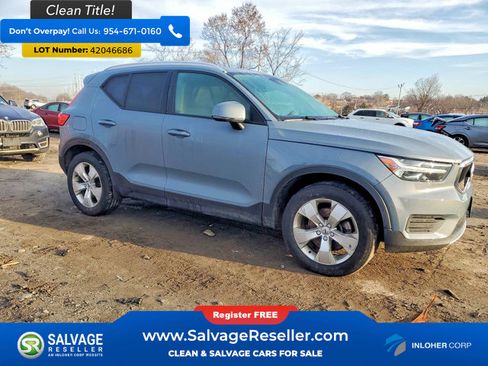 Used 2020 Volvo XC40 T5 Momentum image 5