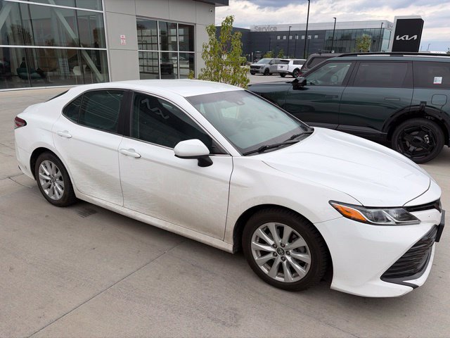 Used 2018 Toyota Camry LE FWD image 2
