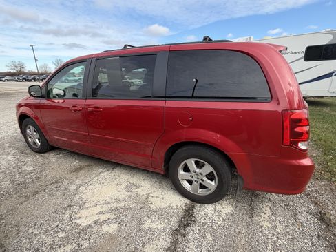 Used 2012 Dodge Grand Caravan SXT image 11