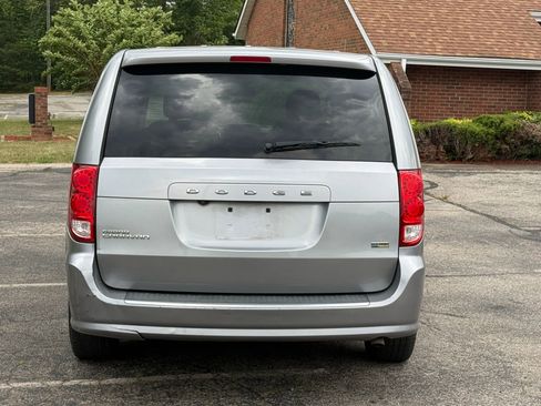 Used 2019 Dodge Grand Caravan SE FWD image 5