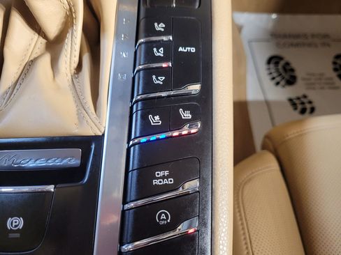 Used 2015 Porsche Macan S image 34