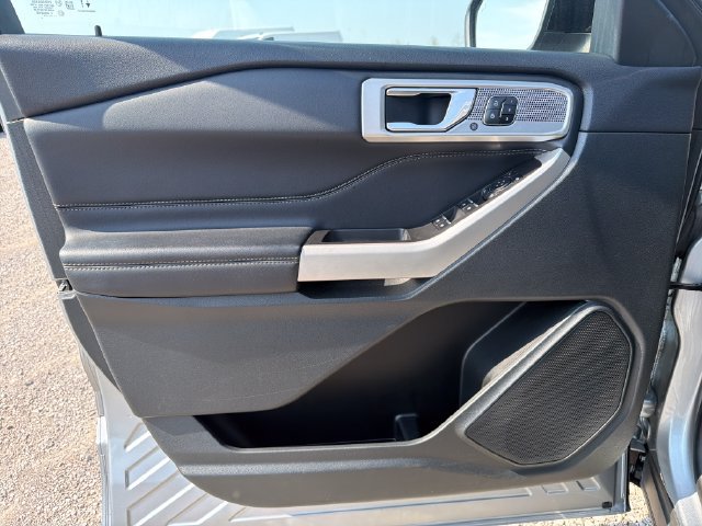 Used 2024 Ford Explorer Limited AWD/4WD image 9